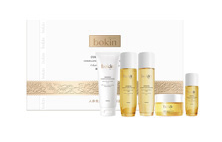Our creative team assists you in designing stunning packaging that captures your brand's essence and stands out on the shelf